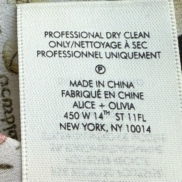 Alice + Olivia Women’s Joy Illustrated Silk Blouse Size L - Picture 9 of 10